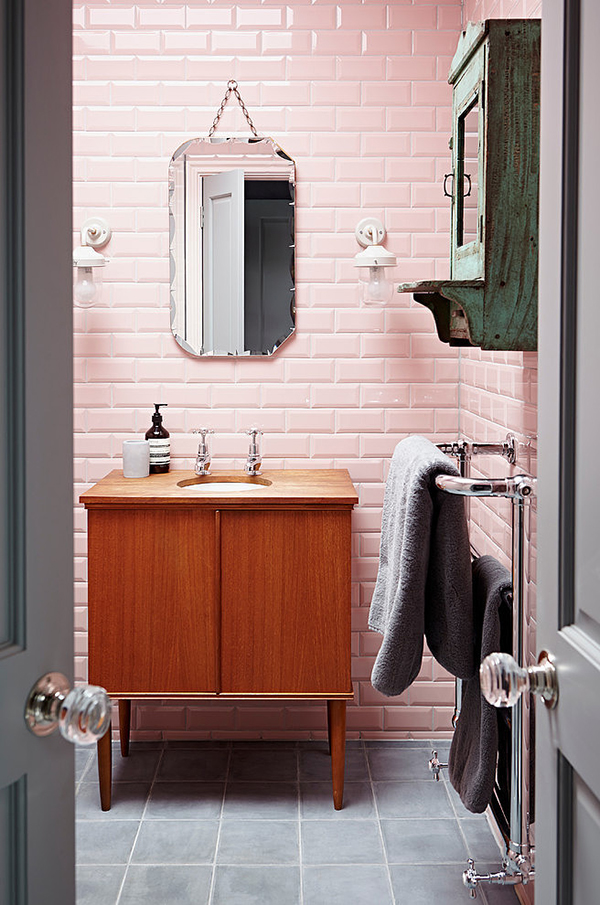8 Stylish Vintage Decorating Ideas For The Bathroom Upcyclist