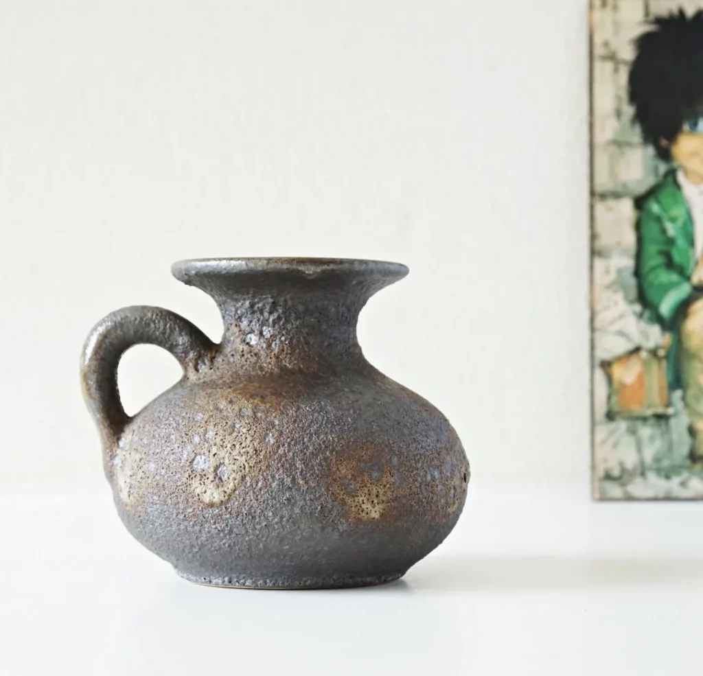 Fat lava Paris vase by Jopeko