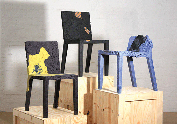 scaun RememberMe realizat din articole de îmbrăcăminte reciclate de Tobias Juretzel
