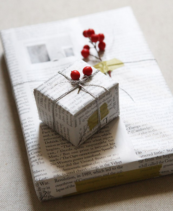 https://www.upcyclist.co.uk/wp-content/webpc-passthru.php?src=https://www.upcyclist.co.uk/wp-content/uploads/2016/12/Gift-wrapped-in-magazine-paper-string-and-berries-by-Erin-Boyle.jpg&nocache=1