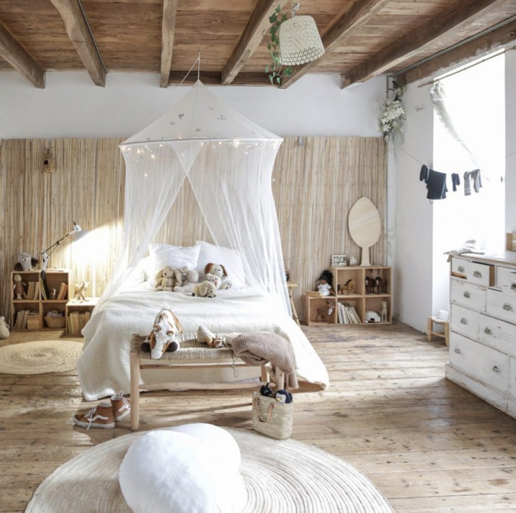 Natural decor for a child's bedroom